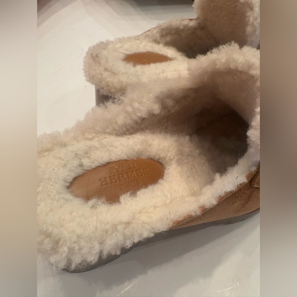 Authentic Hermes Cognac coloured sherling mules - Picture 5 of 8